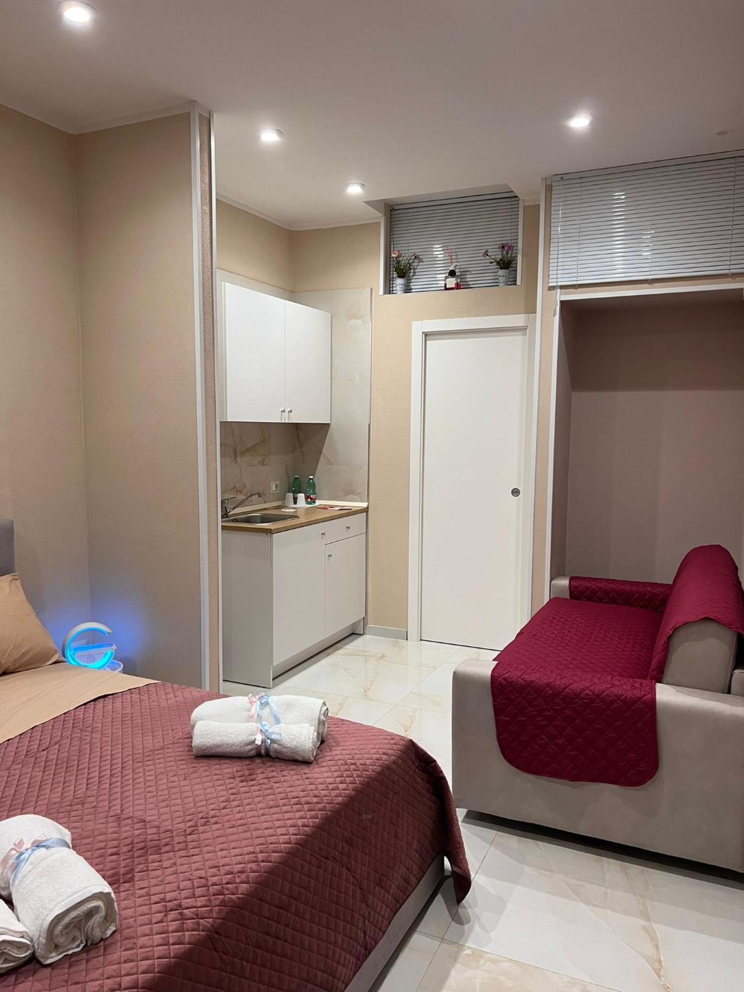 Apartment Vincenzino A Spaccanapoli Naples